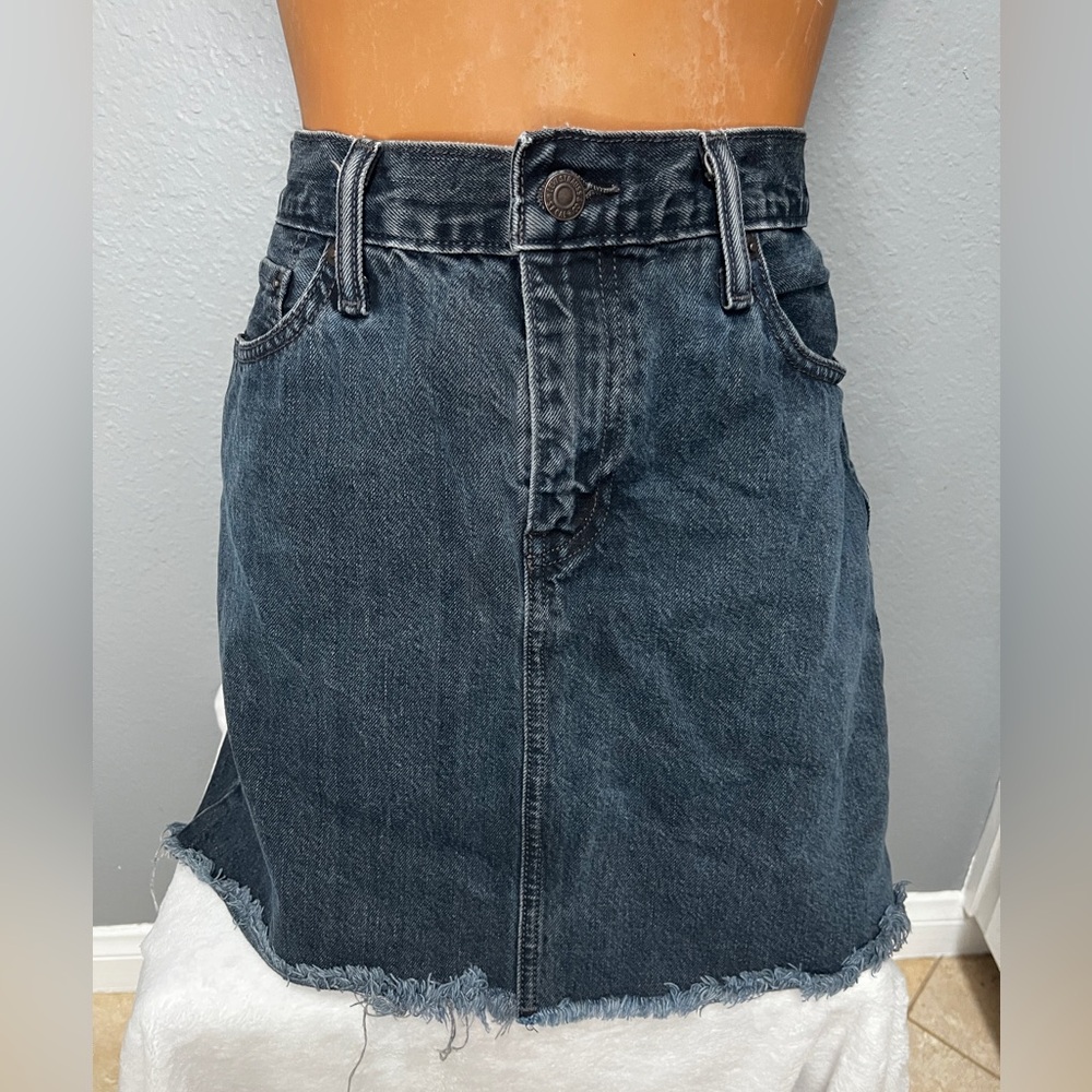 Levi’s Dark Denim Skirt SZ 29